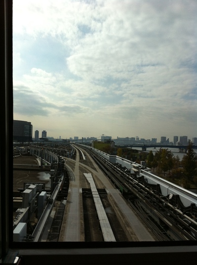 ゆりかもめの豊洲駅からの眺め